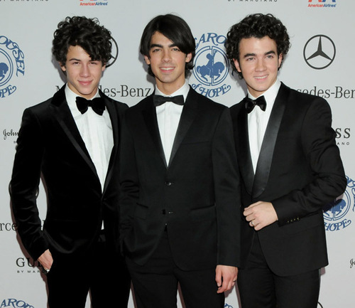 thejonasbrothers.jpg